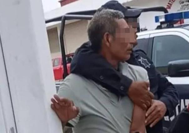 Ataca policía a mujer indígena con un cuchillo en Oaxaca