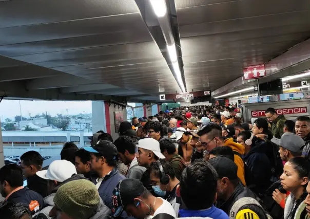 Reportan tiempos de espera altos en varias líneas del Metro