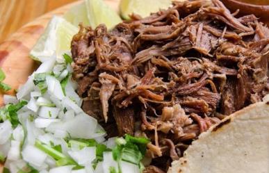 Alcalde de Sinaloa lleva barbacoa a familias desplazadas ¡Se intoxican 30!