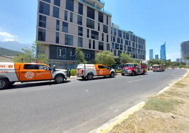 Se registra incendio en edificio Latitud de Valle Oriente