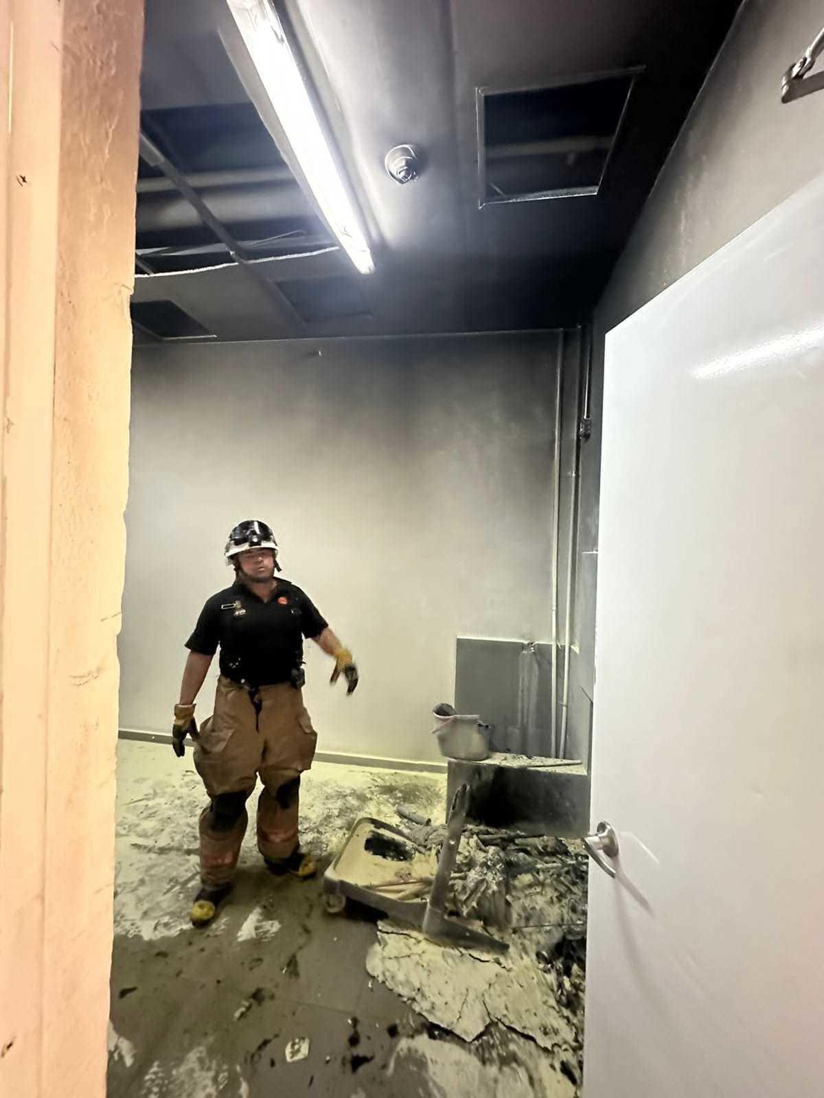 Se registra incendio en edificio Latitud de Valle Oriente