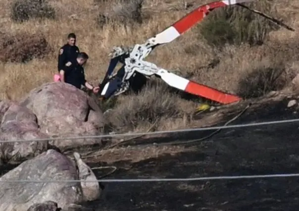 Chocan 2 helicópteros de extinción de incendios en California; hay 3 muertos