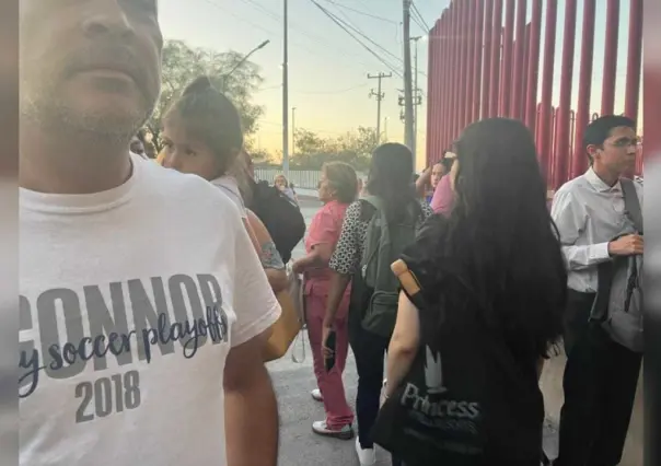 Largas filas en forma de caracol y todo ante el regreso a clases
