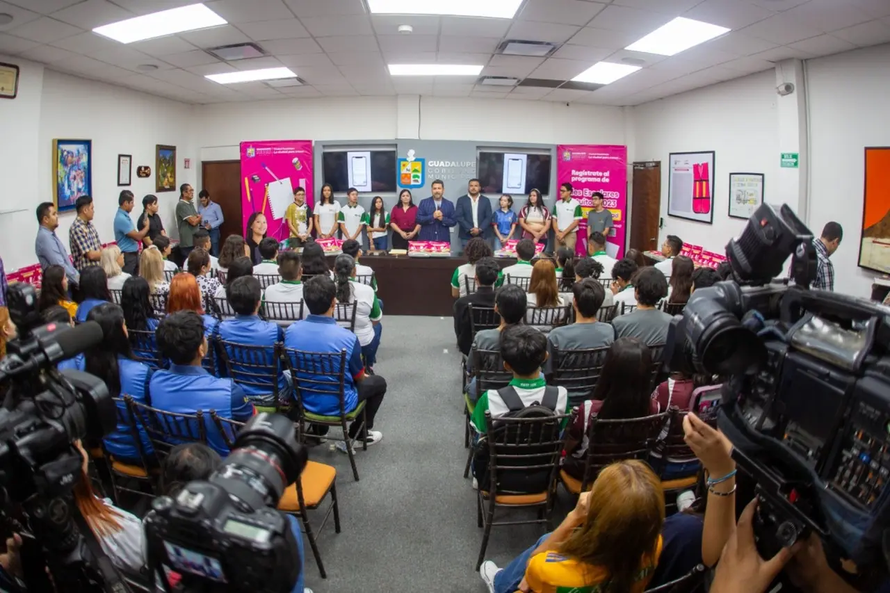 Inicia Guadalupe registro para útiles escolares para alumnos de prepa y facultad