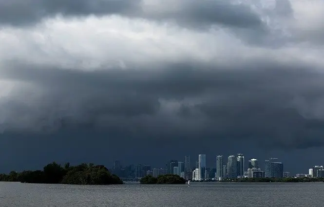 Tormentas dejan dos muertos y miles sin electricidad en Estados Unidos