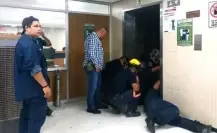 7 personas quedan atrapadas en elevador de clínica del IMSS en Monclova