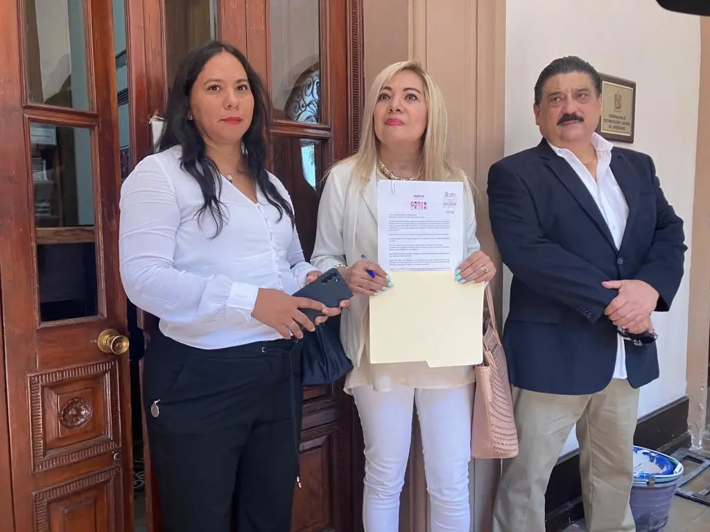 Padres de familia protestan en Palacio de Gobierno por libros de texto gratuitos