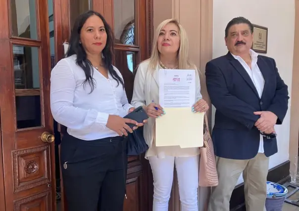 Padres de familia protestan en Palacio de Gobierno por libros de texto gratuitos