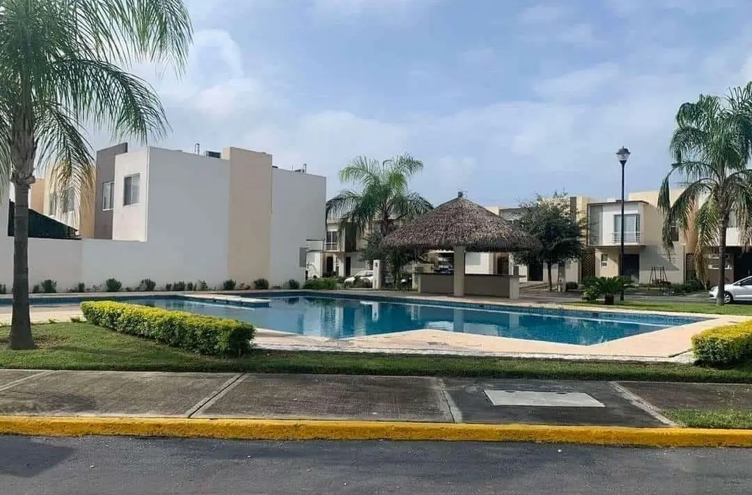 Se espera que en los próximos días se informe si la instalación eléctrica de la alberca del complejo habitacional presentaba fallas. Foto: Especial.