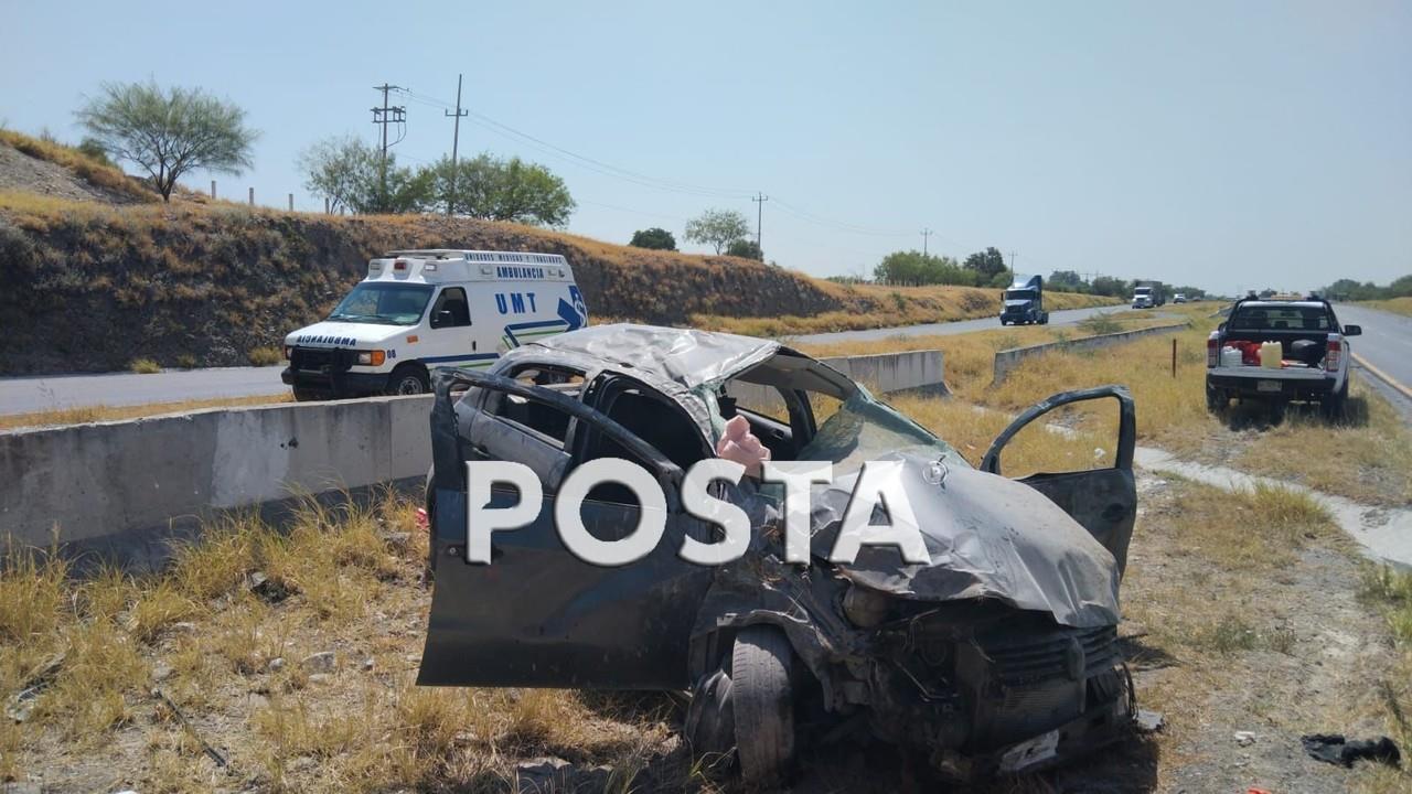Volcadura deja una mujer grave en el Anillo Periférico de Apodaca
