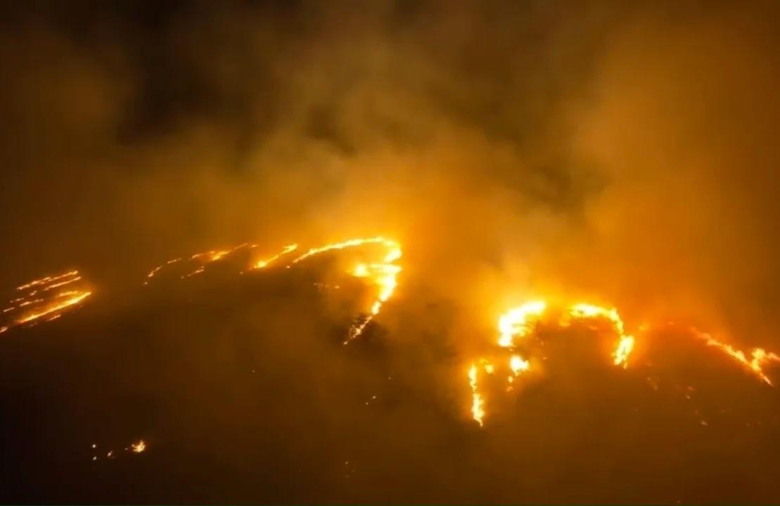 Las autoridades activaron el estado de emergencia, después de que los hospitales Maui se saturaron con pacientes, por quemaduras. Foto: CNN.