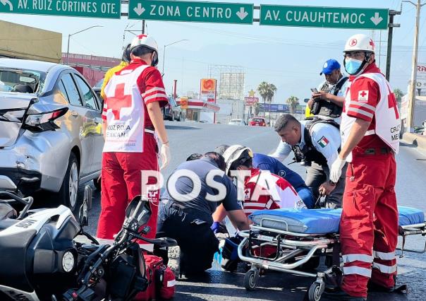 Choca policía con auto y termina herido en la avenida Alfonso Reyes en Monterrey