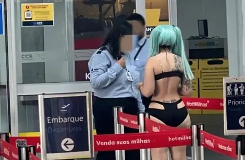Kine-Chan explicó que solo estaba haciendo el cosplay porque no tendría tiempo para arreglarse en el lugar, ya que iba directo del aeropuerto al evento. Foto: Instagram KineChan2.0.