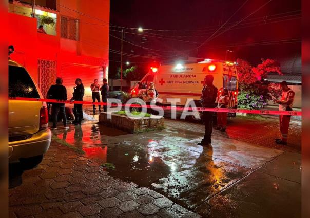 Muere al ayudar a su vecina a destrabar una ventana y caer de una escalera