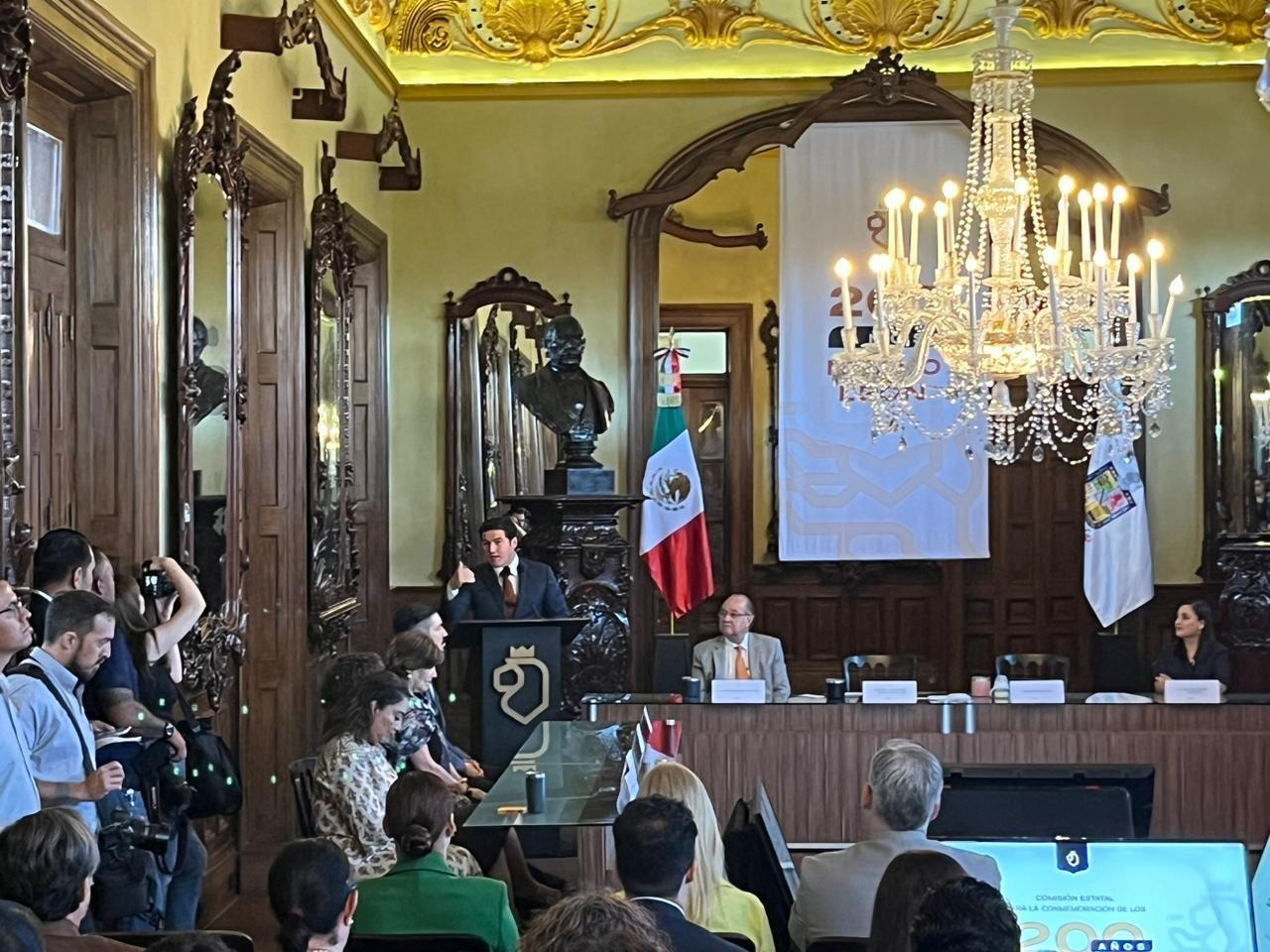 Samuel García, pidió a los diputados locales y alcaldes unión para trabajar por la celebración de los 200 años de Nuevo León . Foto. Karla Omosigho