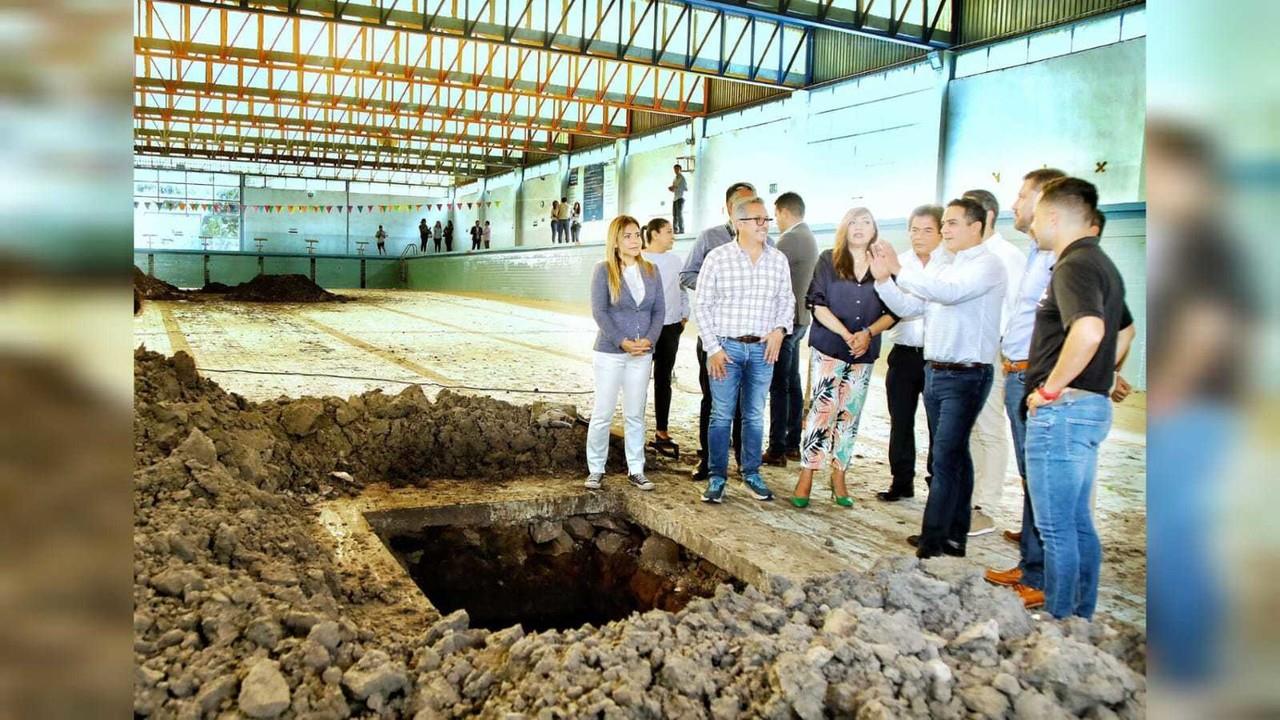 Colocan la primera piedra para rehabilitar la Alberca Olímpica