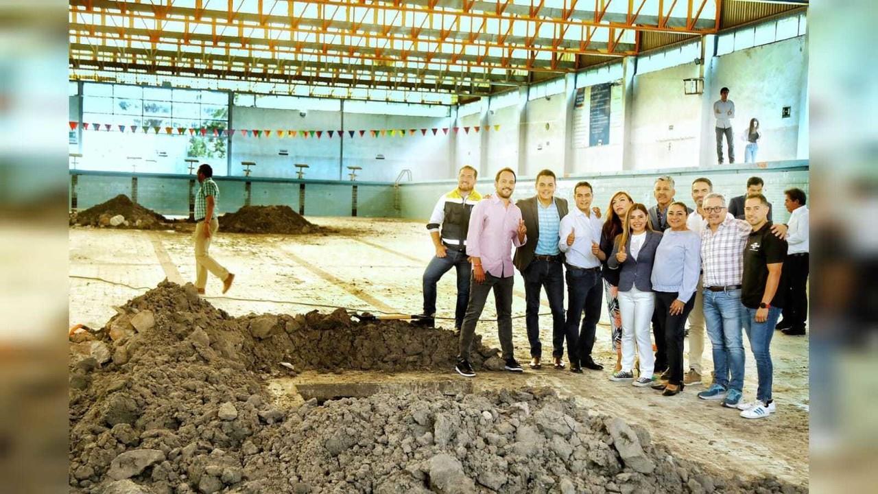 Colocan la primera piedra para rehabilitar la Alberca Olímpica