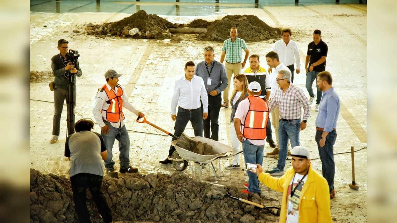 Colocan la primera piedra para rehabilitar la Alberca Olímpica