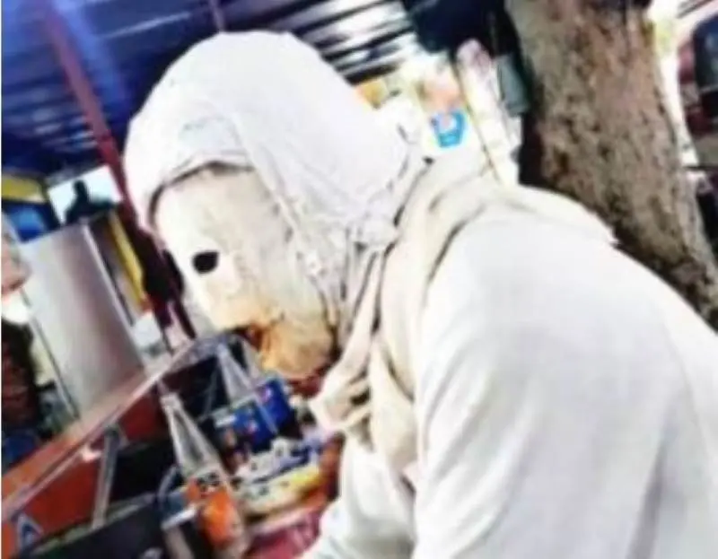 El “Hombre de blanco” de Coacalco, Estado de México sufre de esquizofrenia paranóica. Foto. Captura