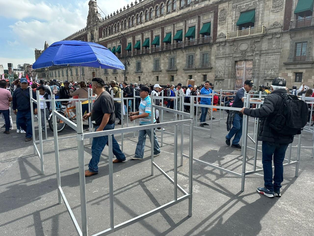 Integrantes de la ANUEE instalan plantón por 72 horas frente a Palacio Nacional