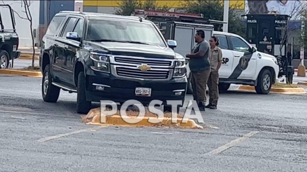 Hallan camioneta de Tamaulipas con armamento en centro comercial de Apodaca