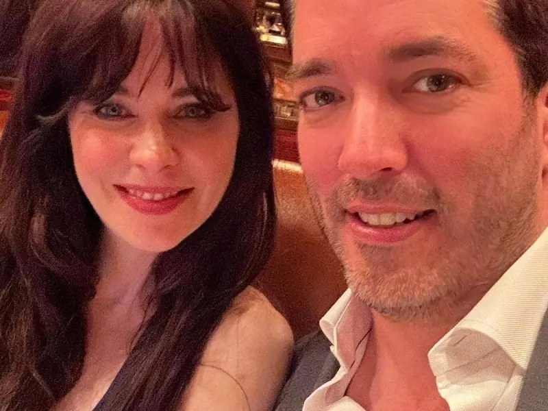 La pareja comenzó su romance hace cuatro años y en su aniversario, Zooey y Jonathan dieron a conocer que se comprometieron. Foto: People.