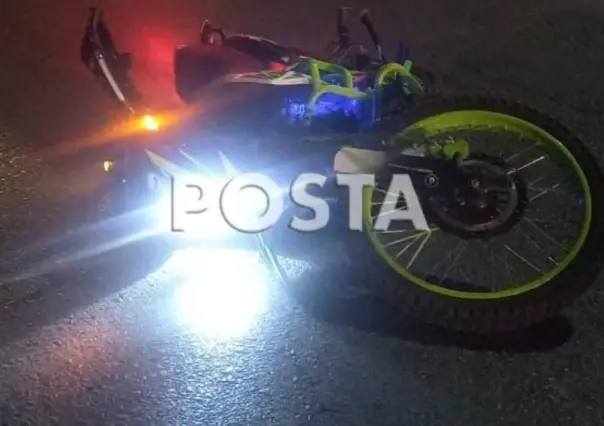 Cae en bache y muere motociclista en Escobedo