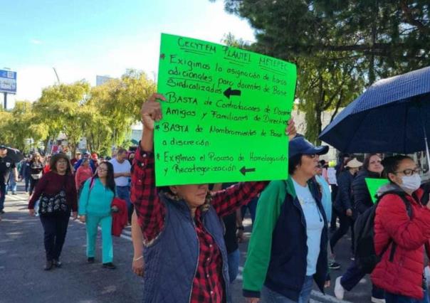 VIDEO: Marcha por pago y homologación de sueldos maestros del CECyTEM en Metepec