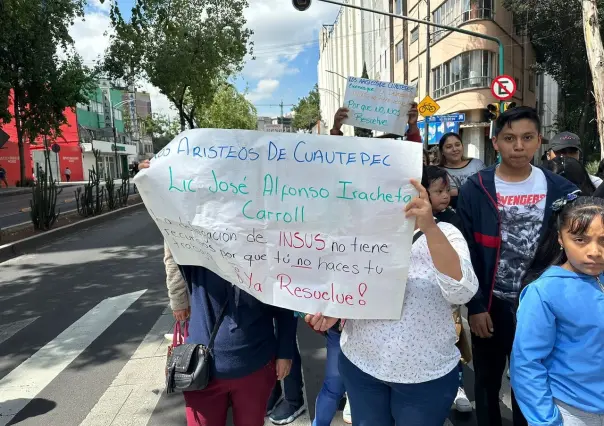 Habitantes de Cuautepec bloquean Insurgentes; exigen regularización de viviendas