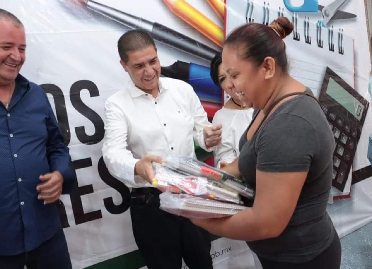 Entrega Francisco Treviño 20 mil paquetes escolares en Juárez