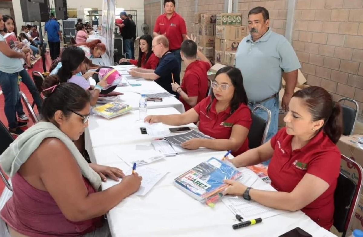 Entrega Francisco Treviño 20 mil paquetes escolares en Juárez