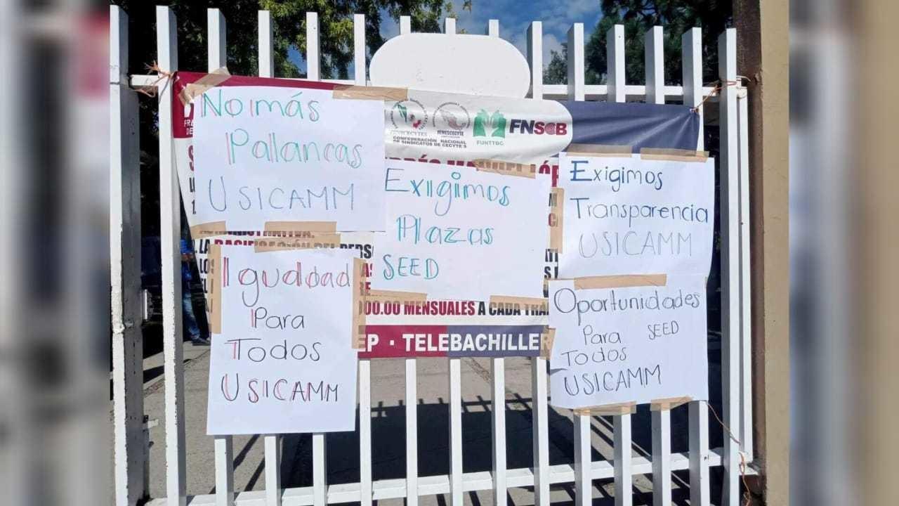 Protestas por irregularidades en la entrega de plazas magisteriales por parte de docentes duranguenses. Foto: Aida Campos.