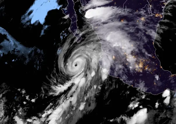 Tormenta “Hilary” se vuelve huracán frente a costas de Colima y Michoacán