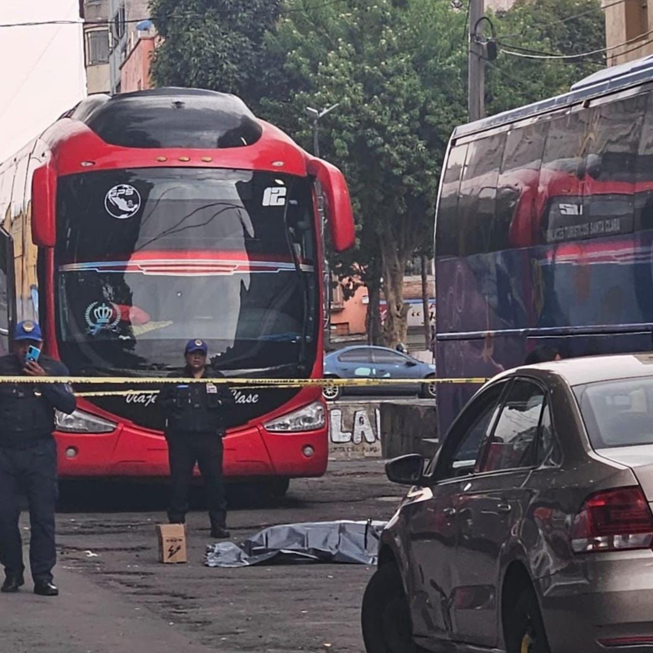 Hombre fallece en Central de Autobuses de la Venustiano Carranza. Foto: Ramón Ramírez