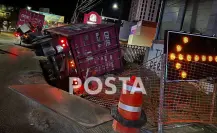 Cae contener en una zanja de la avenida Revolución