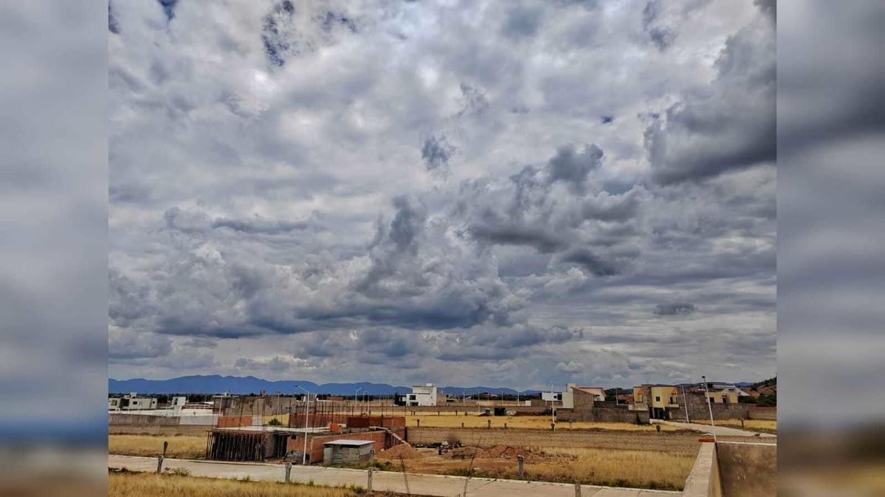 Bandas nubosas han llegado a Durango gracias a Hilary, huracán que ha sido reportado como nivel 2, bajando su intensidad. Foto: Luis Lozano.