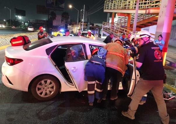 Dos personas heridas en accidente vial en Fidel Velázquez en Monterrey