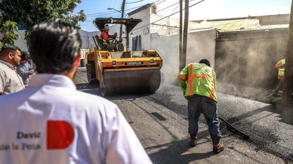 David de la Peña supervisa rehabilitación de vialidades en Villa de Santiago