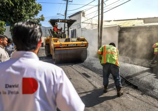 David de la Peña supervisa rehabilitación de vialidades en Villa de Santiago