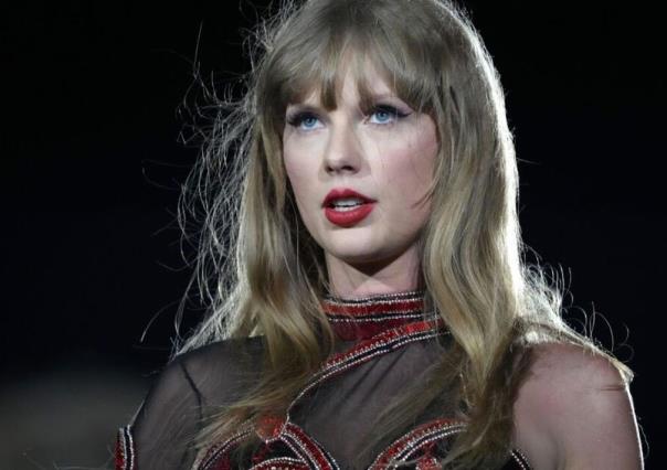 ¡Muy intensos! Acosan cientos de fans a Taylor Swift al salir de restaurante