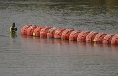 Texas mueve barrera de boyas en el río Bravo