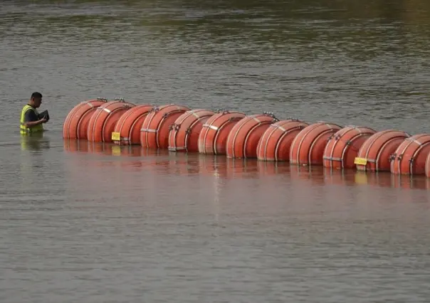 Texas mueve barrera de boyas en el río Bravo