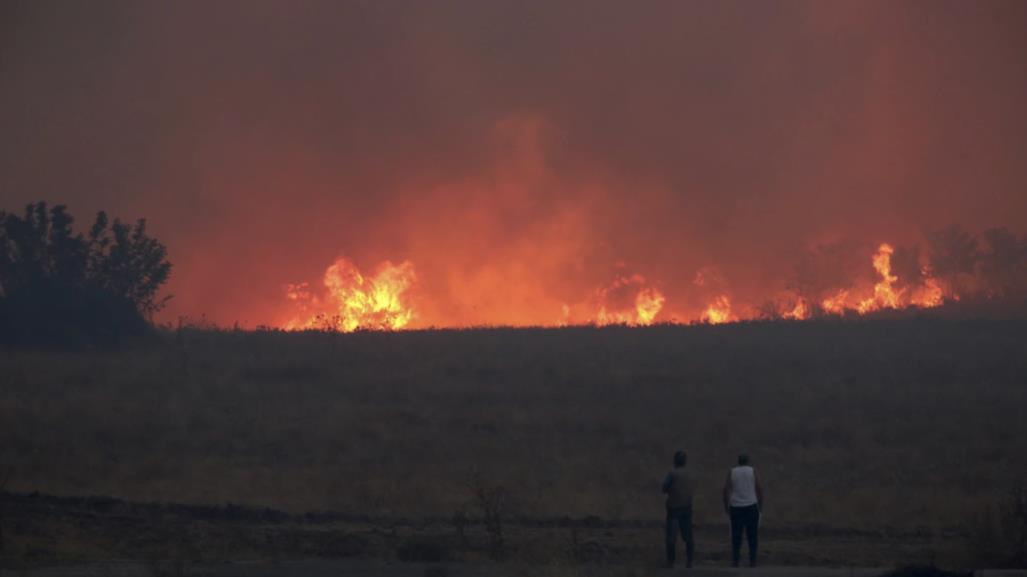 ¡Tragedia migrante! Localizan 26 cuerpos carbonizados en incendio de Grecia