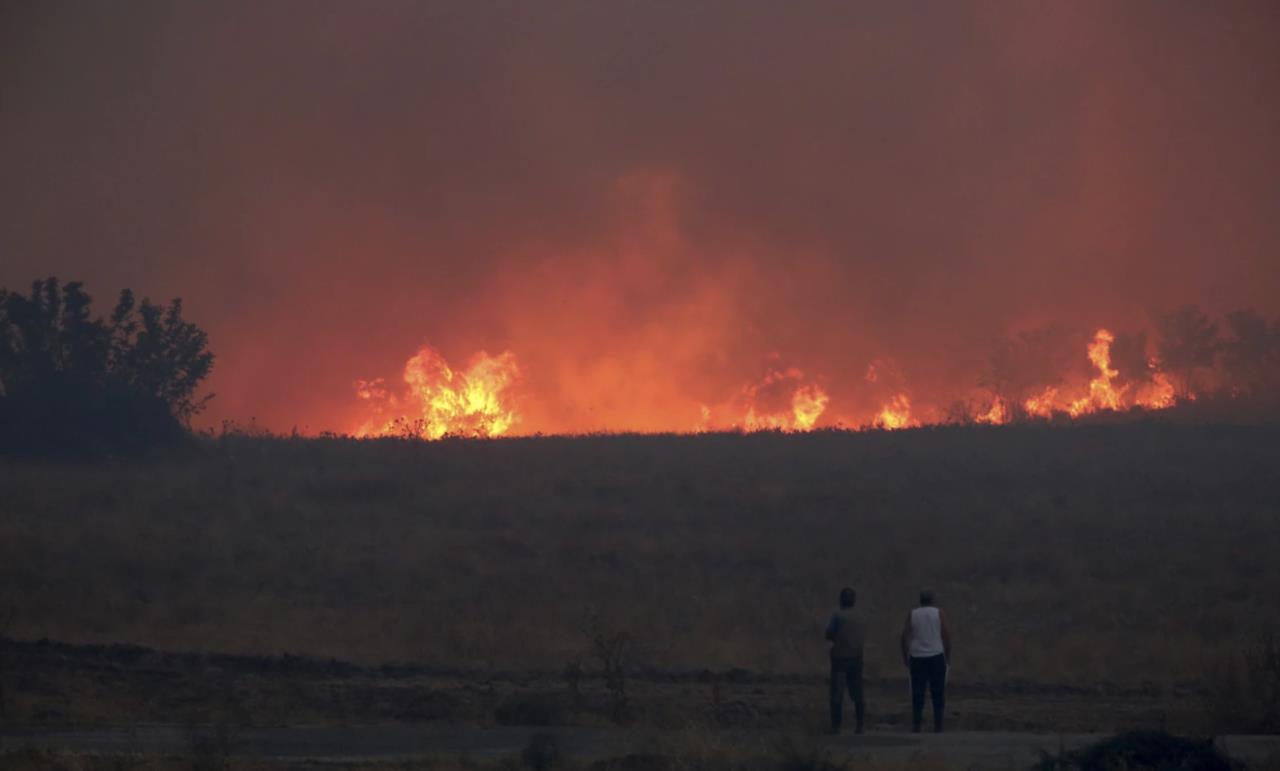 ¡Tragedia migrante! Localizan 26 cuerpos carbonizados en incendio de Grecia