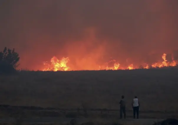 ¡Tragedia migrante! Localizan 26 cuerpos carbonizados en incendio de Grecia