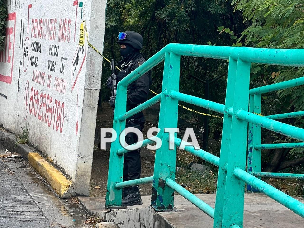 El lugar ha sido resguardado por elementos de Fuerza Civil, mientras que peritos de la Fiscalía General de Justicia de Nuevo León han iniciado la investigación correspondiente. Foto: Raymundo Elizalde.