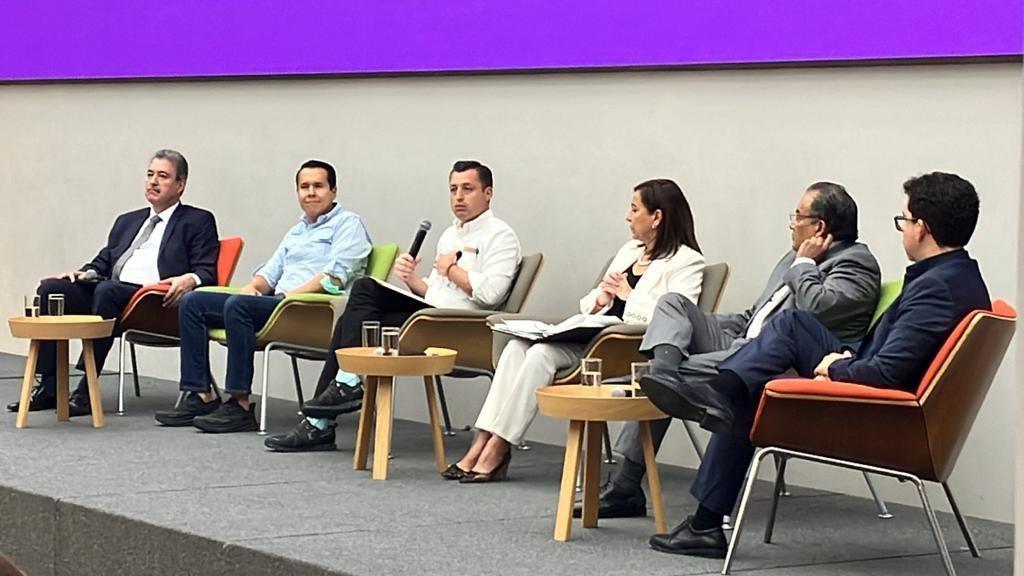 Alcaldes metropolitanos participan en la plataforma Como Vamos Nuevo León. Fotos. Armando Galicia