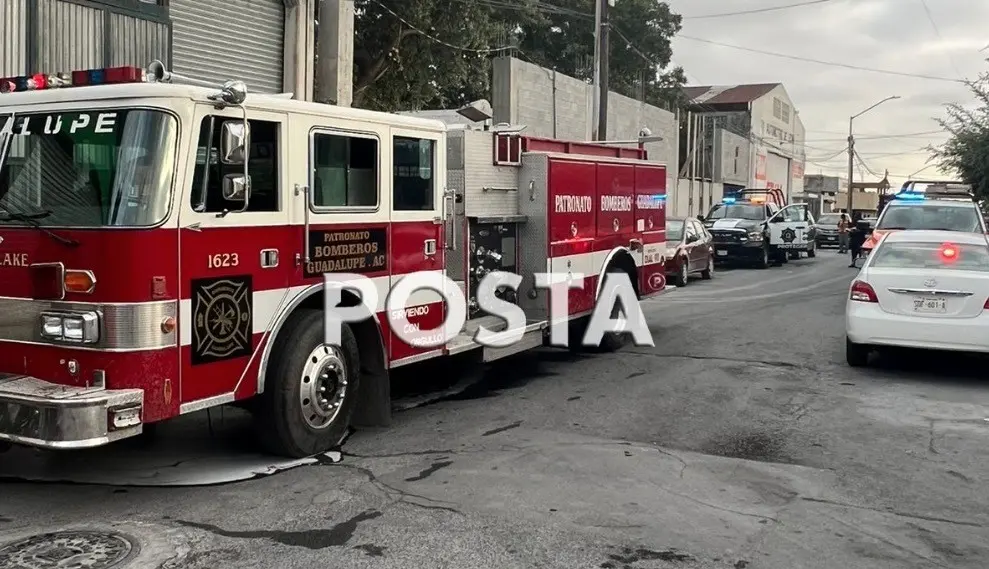 El siniestro fue reportado sobre la Calle Aaron Saenz y Morones Prieto en la Colonia Nuevo San Rafael. Foto: Raymundo Elizalde.