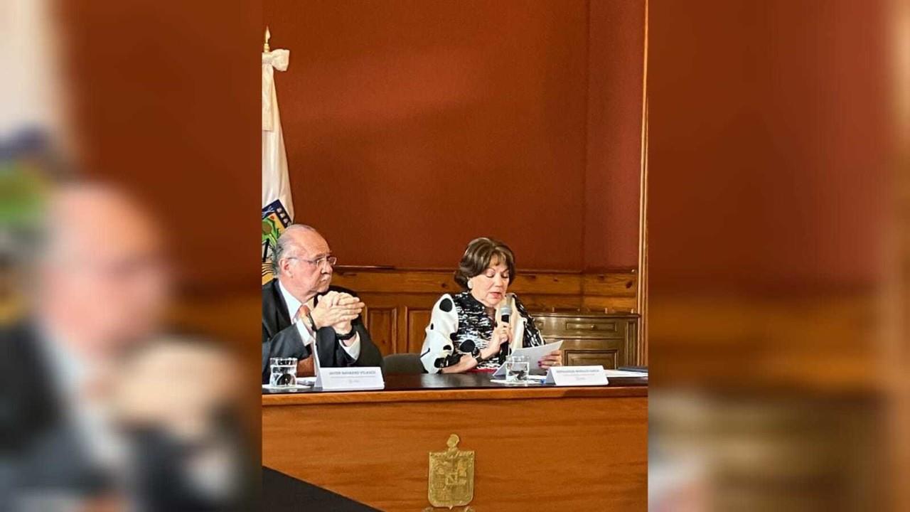 En conferencia de prensa, el secretario General de Gobierno, Javier Navarro, y la secretaria de Educación, Sofialeticia Morales, anunciaron que se entregarán los libros de preescolar y primaria. Foto: Rosy Sandoval