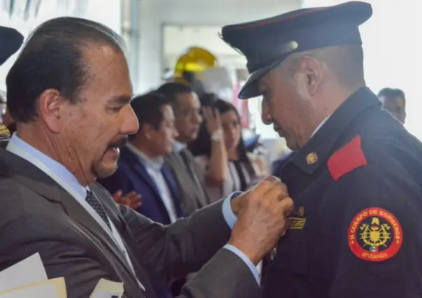 Con medallas y aumento de grado conmemoran el Día del Bombero en  Atizapán